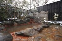 ■温泉_05源泉かけ流し！！自慢のお風呂美肌の湯と名高い遠刈田温泉の、たちのぼる湯けむりと芳しい湯の香に包まれて、身体の芯まで温まると多くのお客様に喜ばれております。露天風呂・大浴場ともに24時間入浴可能です。