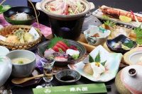 ■厳選素材で彩る季節の手作り創作料理_3蔵王山麓、仙台湾の恵みを、すべて手造りで食膳へお運びします。 新鮮な食材を、温かいものは温かいうちに、冷たいものは冷たいうちに召し上がっていただける様、 時間を考えてお出ししています。